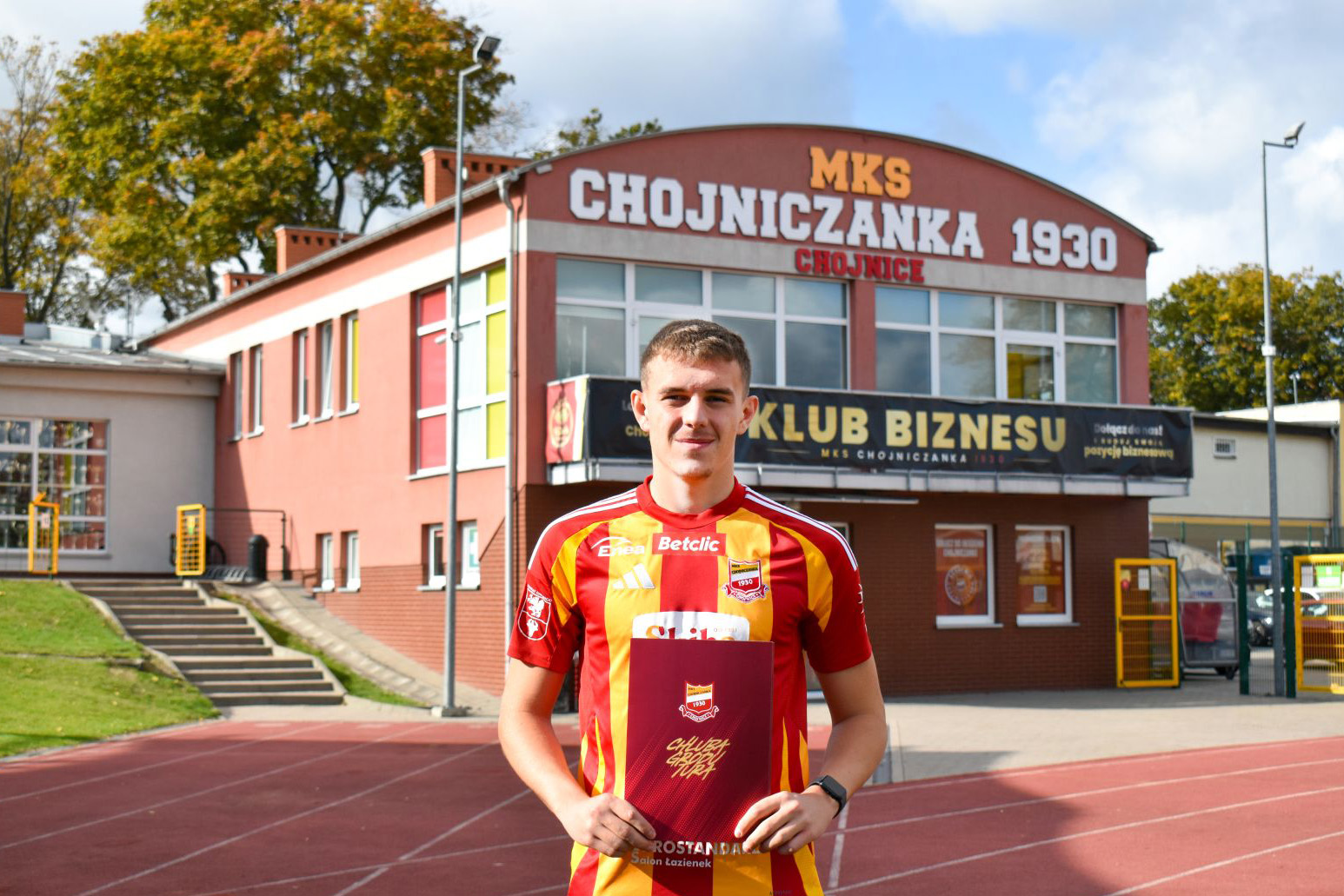 Jakub Goliński przedłuża kontrakt z Chojniczanką